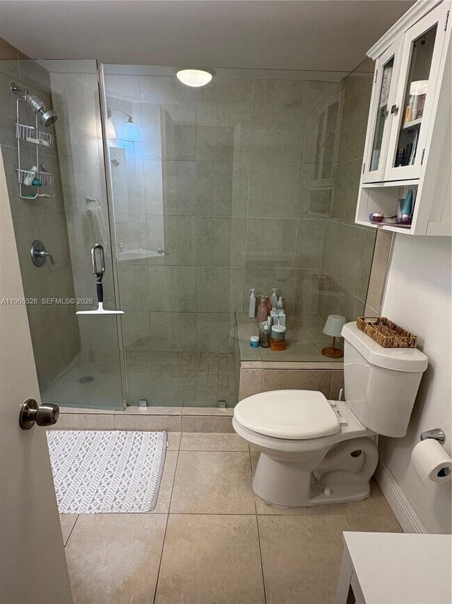 Building Photo - 10095 SW 77th Ct