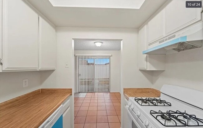Building Photo - 1071 May Ln