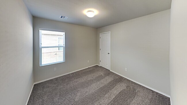 Building Photo - Very Nice 4 Bedroom 2 Bath Home in Yukon Schools