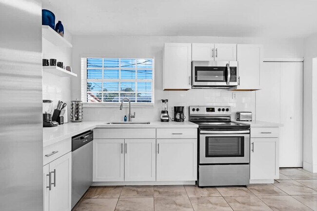 Building Photo - 18715 NW 10th Ct