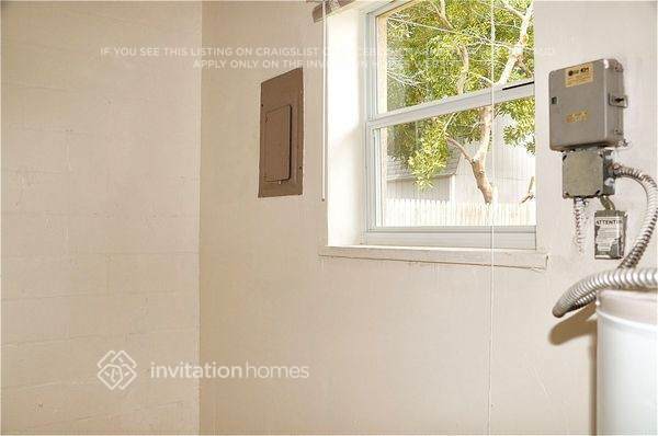 Building Photo - 6525 34th Ave N