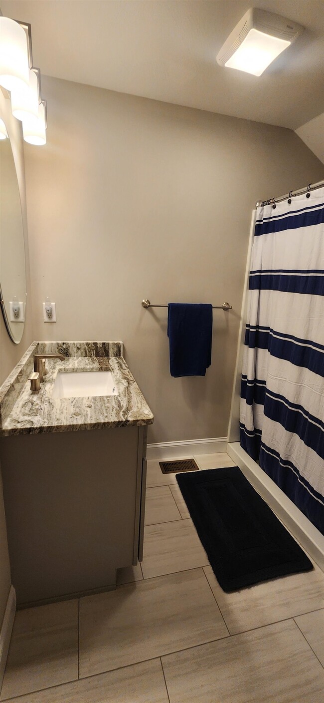 Building Photo - 25 Angel Pt Cir