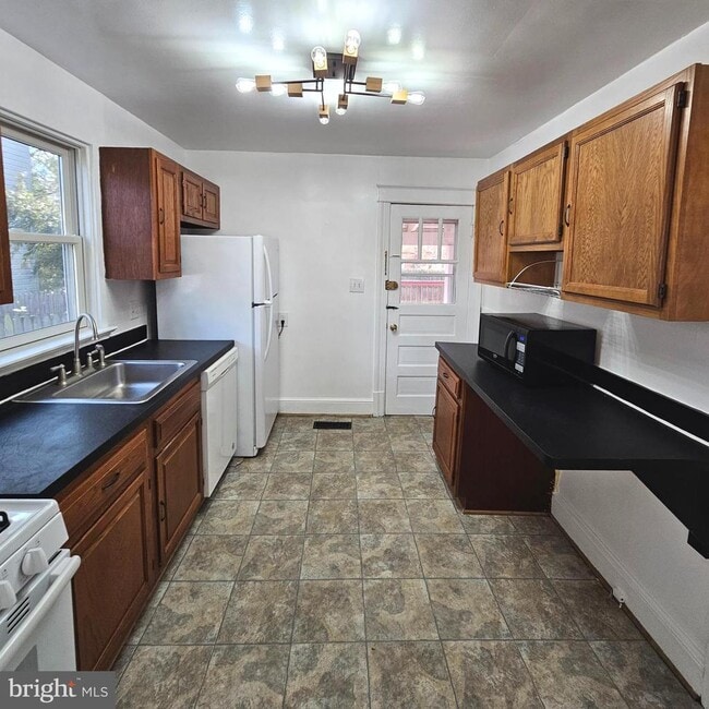 Building Photo - 2910 16th St S