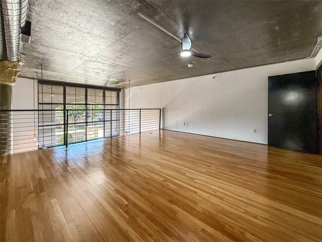 Building Photo - 1005 S Shepherd Dr