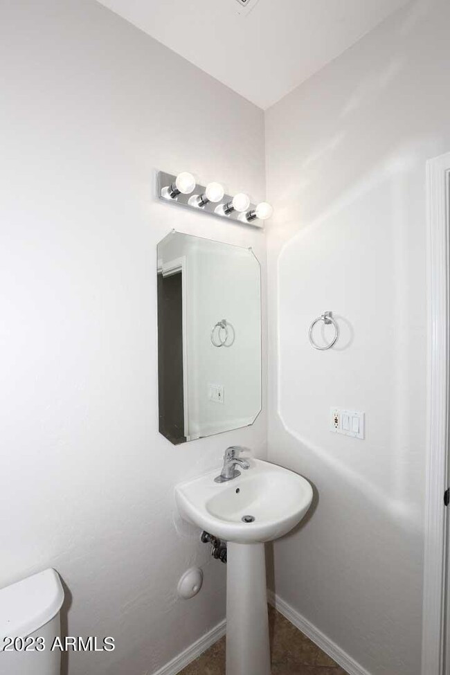 Building Photo - 7062 W Andrew Ln