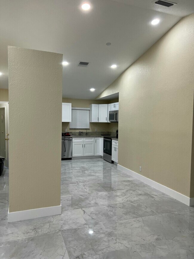 Building Photo - 11886 Orange Grove Blvd