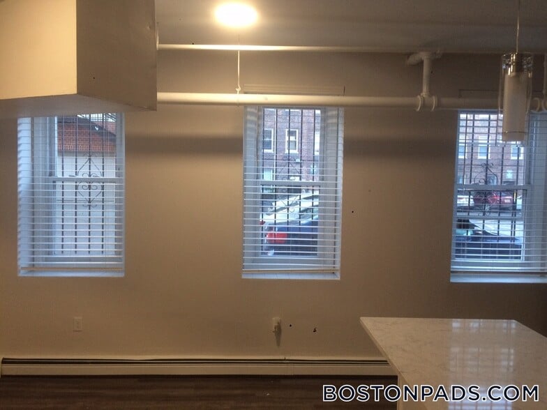 Building Photo - 89 Park Dr