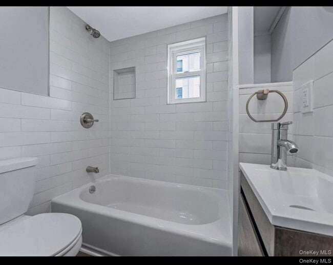 Building Photo - 6 E Barclay St