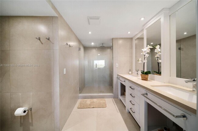 Building Photo - 155 Ocean Ln Dr