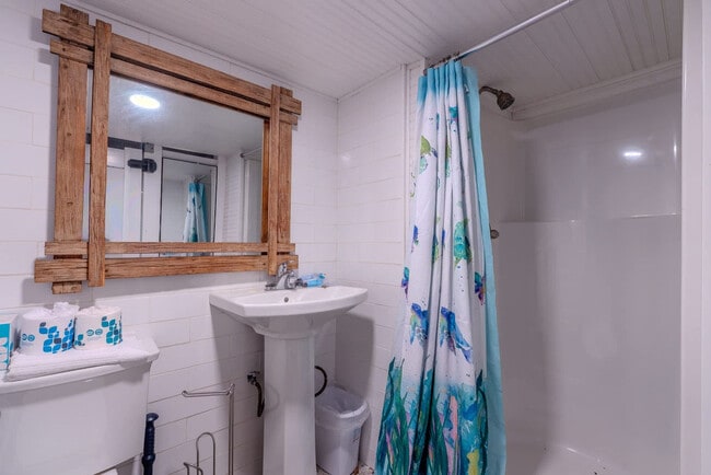 Building Photo - 7 Periwinkle Ln