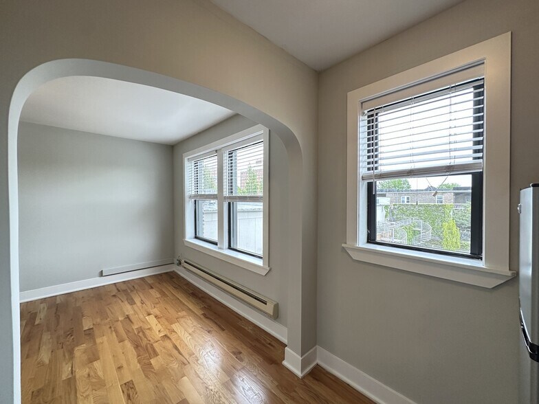 Building Photo - 4349 N Damen