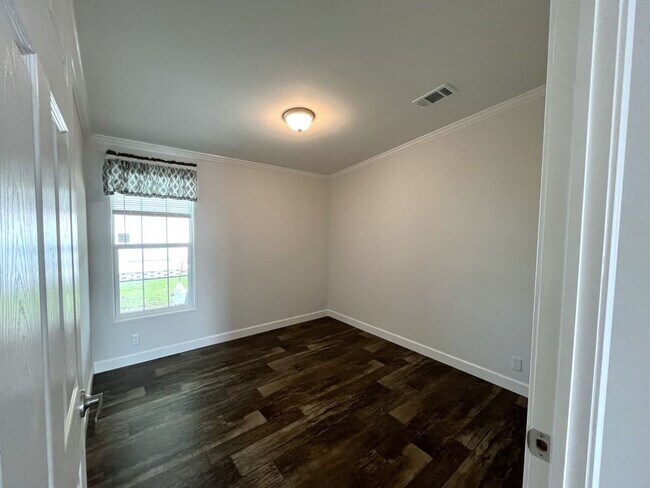 Building Photo - 17100 S Tamiami Trl
