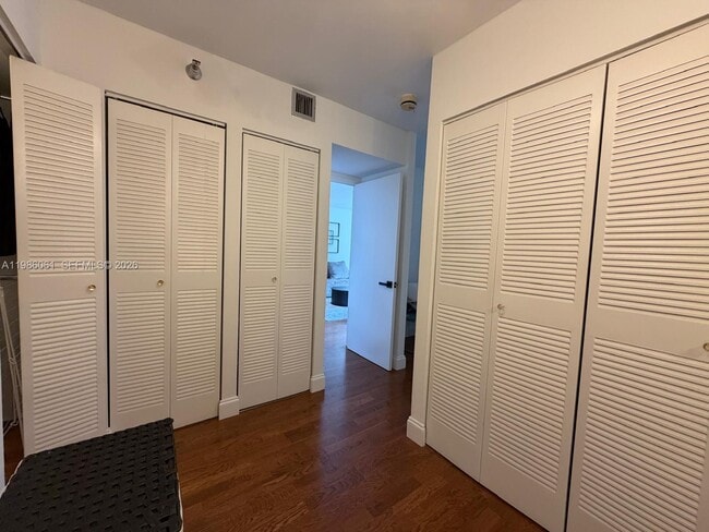 Building Photo - 20505 E Country Club Dr