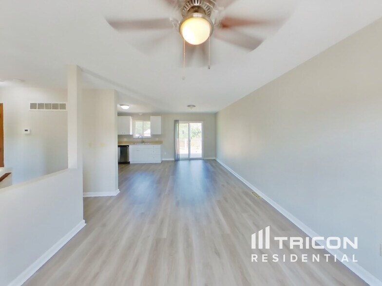 Building Photo - 1816 Hilltop Village Ln