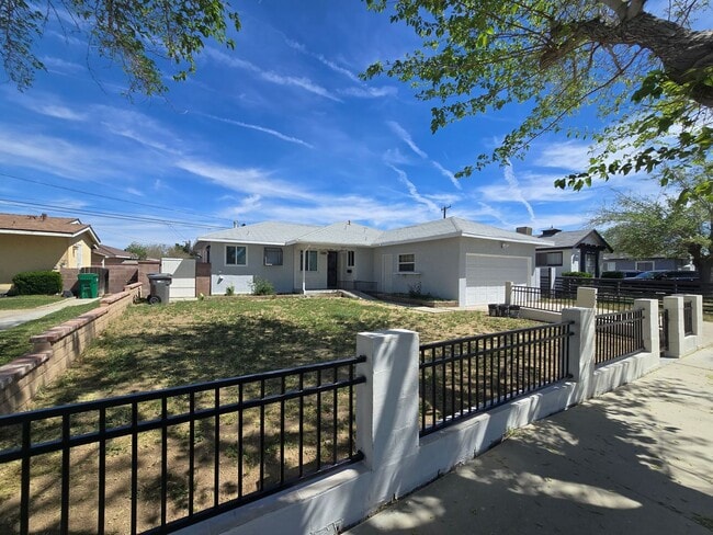 Building Photo - 1415 Boyden Ave