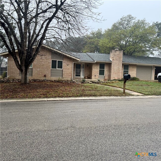 Building Photo - 805 Timber Dr