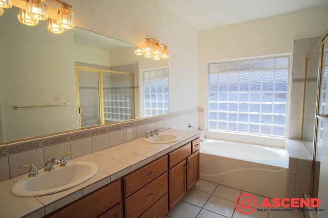 Building Photo - Dreamy Home in Rosedale Area With MIL Suite!