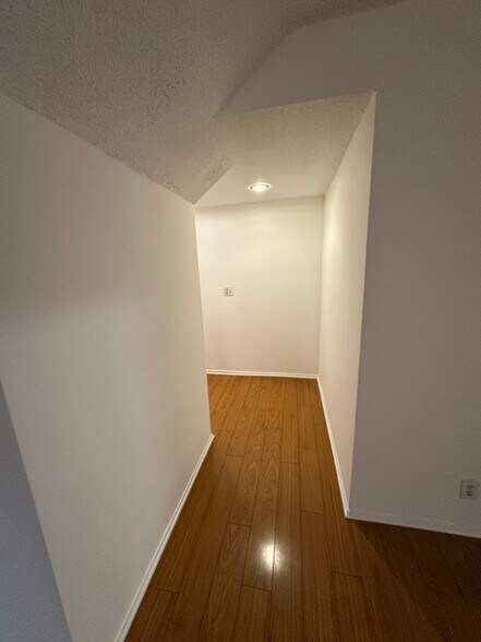 Building Photo - 1906 Pelham Ave