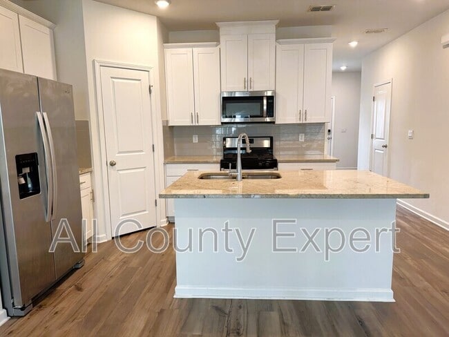 Building Photo - 5190 Glade Park Dr