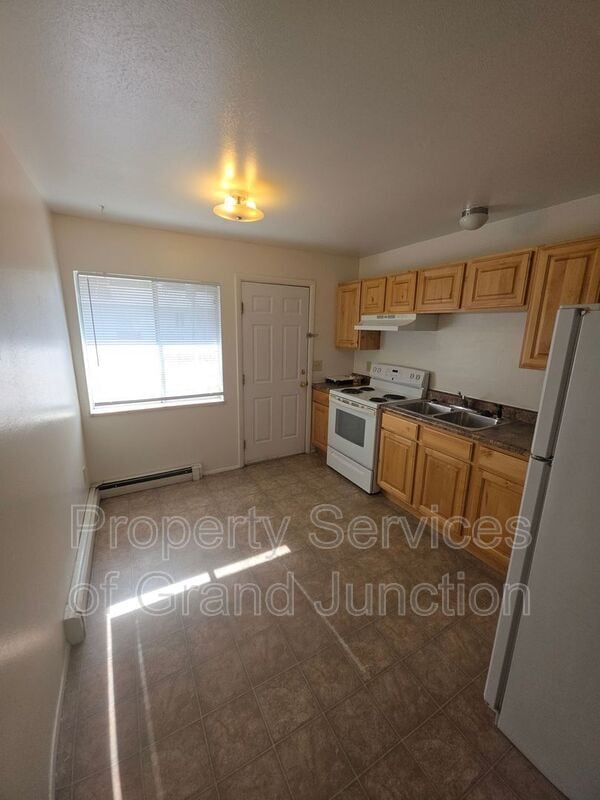 Building Photo - 2854 Elm Cir
