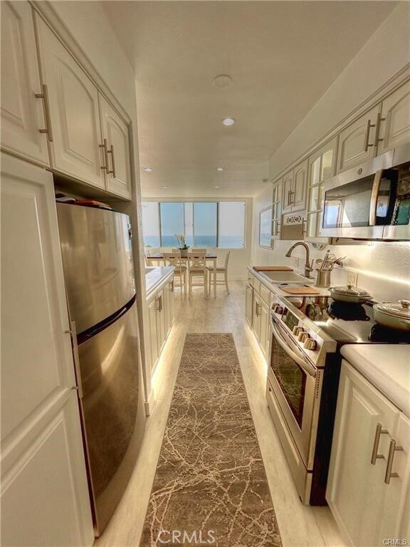 Building Photo - 420 Monterey Ln