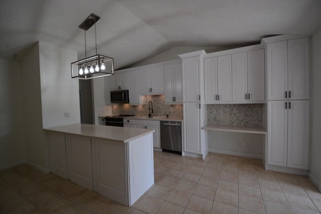 Building Photo - 1379 Pinetta Cir