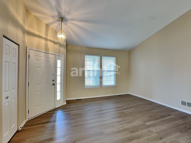 Building Photo - 388 Pheasant Chase Dr