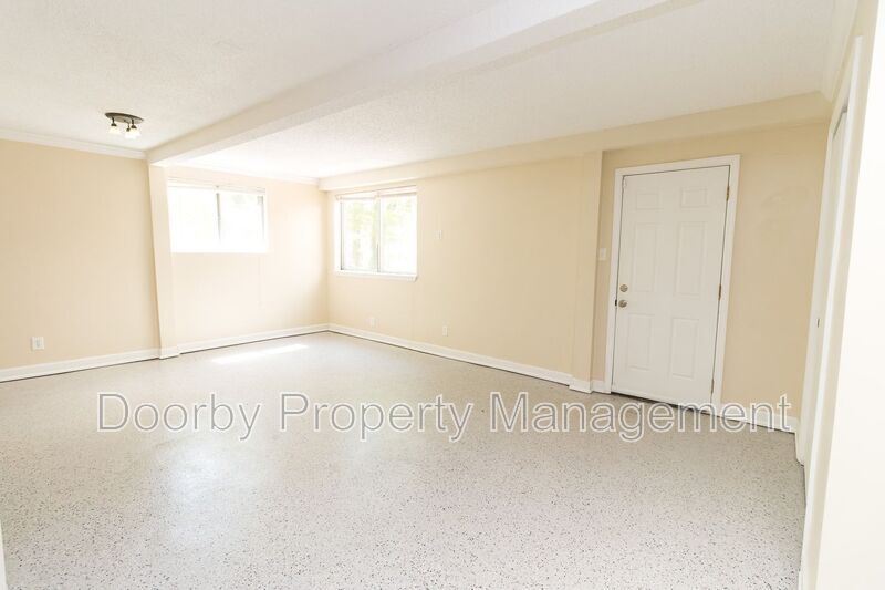 Building Photo - 1309 Labrea Dr