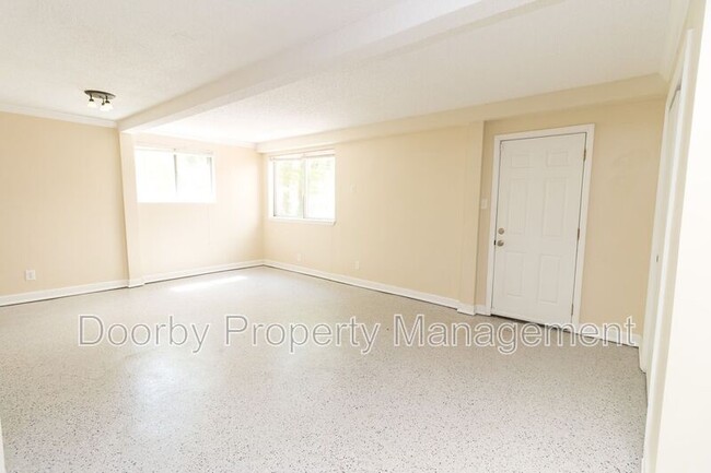 Building Photo - 1309 Labrea Dr