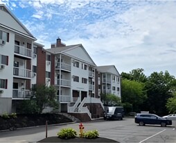 Building Photo - 490 River Rd