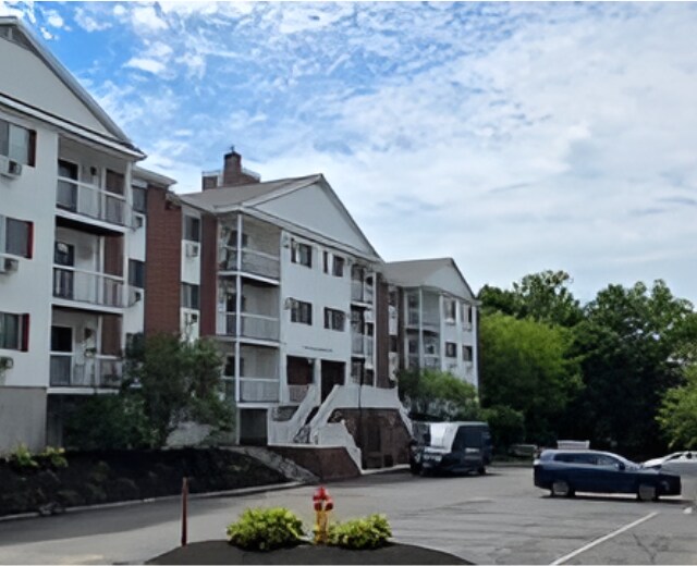 Building Photo - 490 River Rd