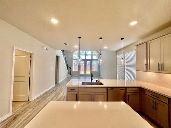 Building Photo - 1815 Waters Branch Dr
