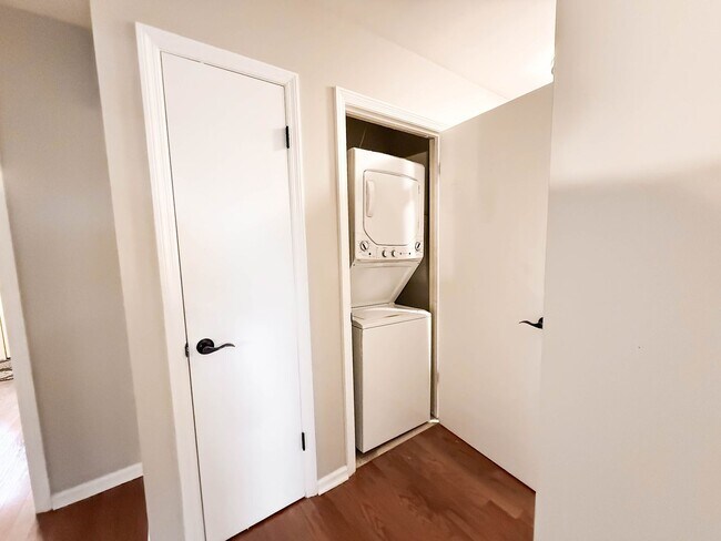Building Photo - NO APPLICATION FEE FOR 72 HOURS! Spacious Fully-Furnished 5-Bedroom Home | Mid-Term Rental in Gre...