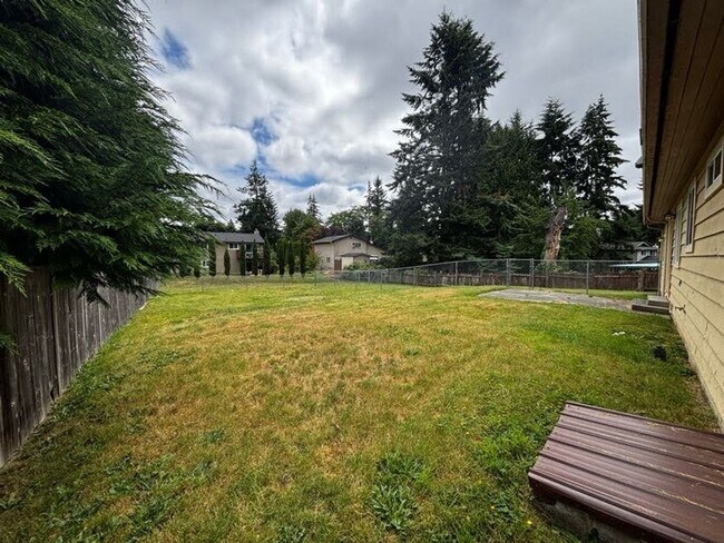 Building Photo - Charming 3-Bedroom Rambler with Spacious Yard & Convenient Location
