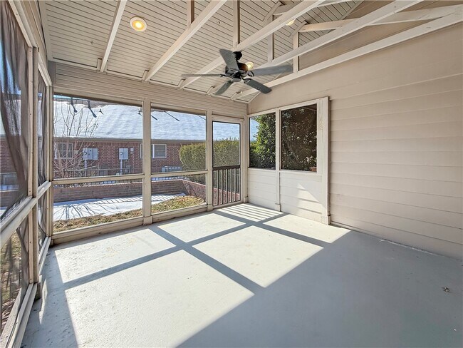 Building Photo - 27 W La Quinta Ct