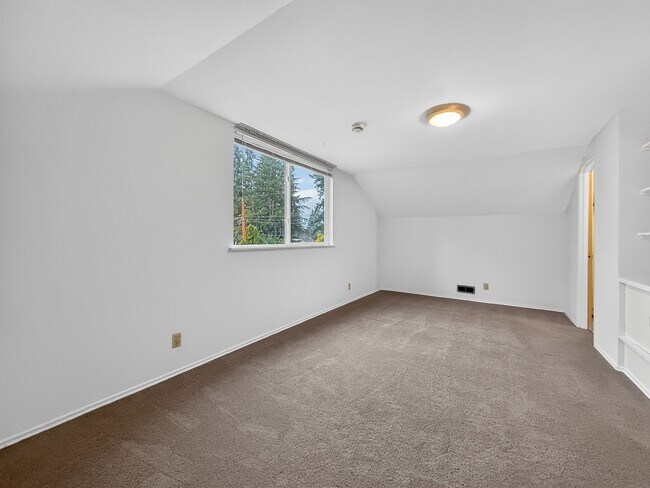 Building Photo - 16711 NE 18th St