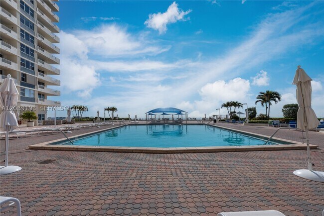 Building Photo - 3180 S Ocean Dr