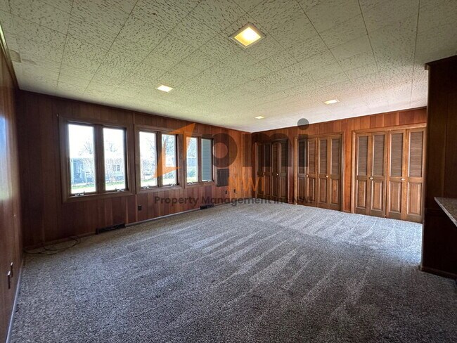 Building Photo - 202 E 250 S