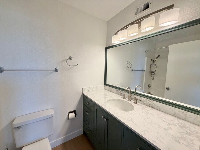 Building Photo - Experience the Best of University and Norm...