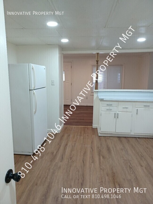 Building Photo - 1121 W Buder Ave