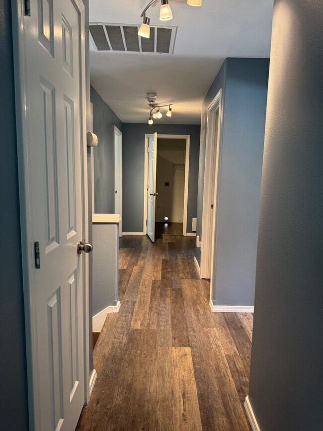 Building Photo - Spacious 4-Bedroom in Clearwood – Gated Co...