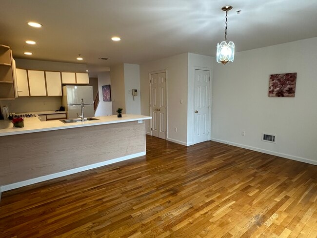 Primary Photo - 100 Halstead Ave