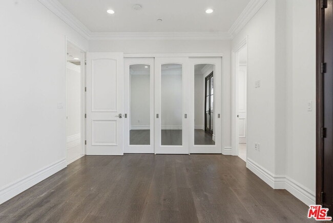 Building Photo - 462 S Maple Dr