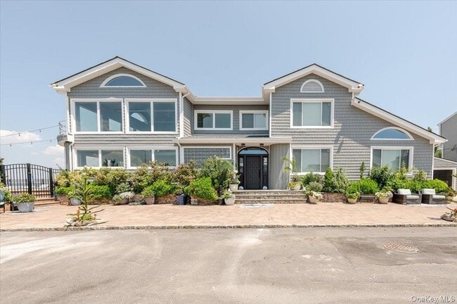 Building Photo - 94 Heron St