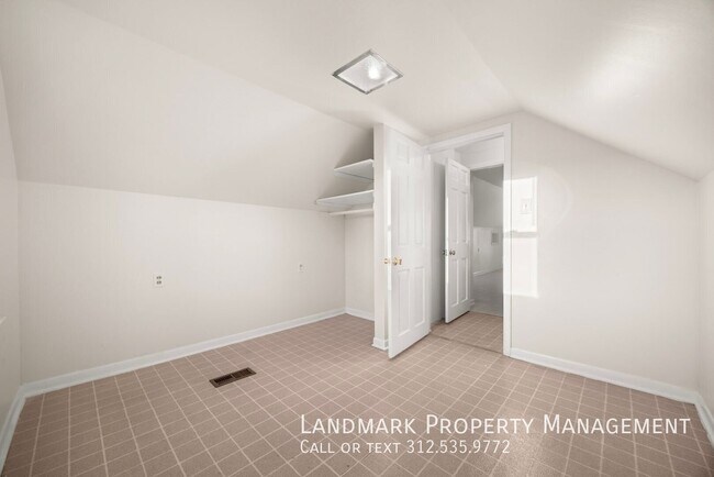 Building Photo - 3030 N Normandy Ave