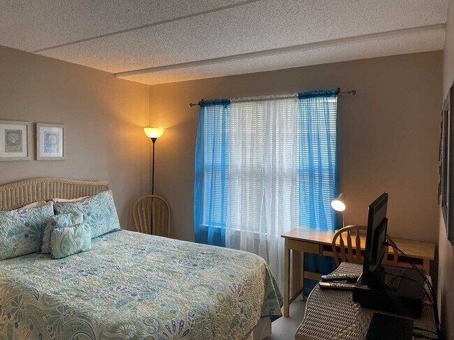 Building Photo - 115 E Coronado Dr