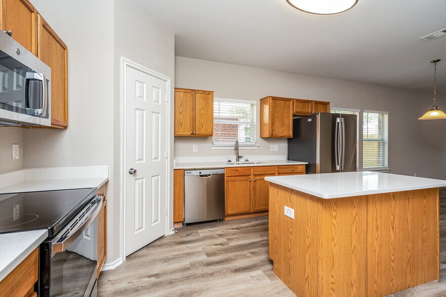 Building Photo - 1707 White Mountain Wy