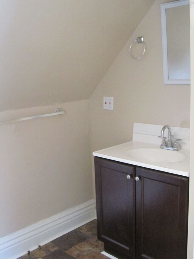 Building Photo - 300 Meigs St