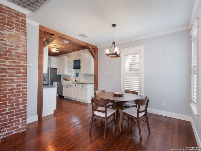 Building Photo - Adorable home 2/2 In Mancke Park