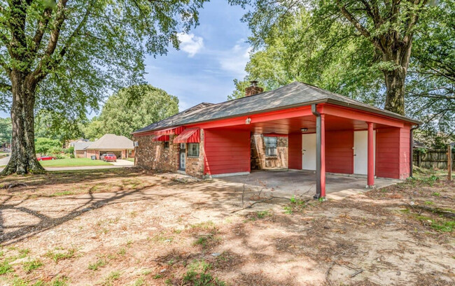 Building Photo - 5627 Tulip Tree Dr